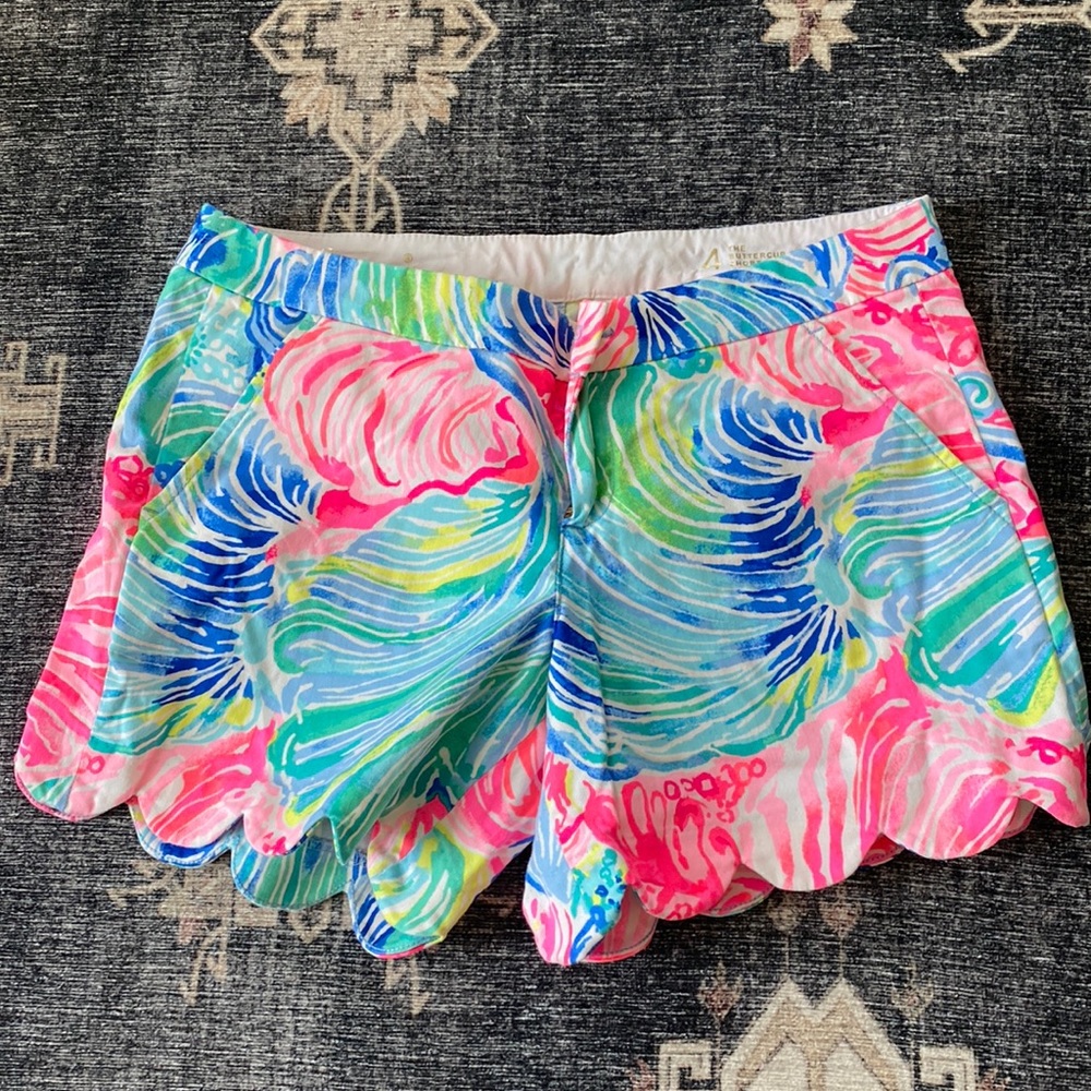 Women’s Lilly Pulitzer 5” inseam stretch Buttercup Shorts size 4.